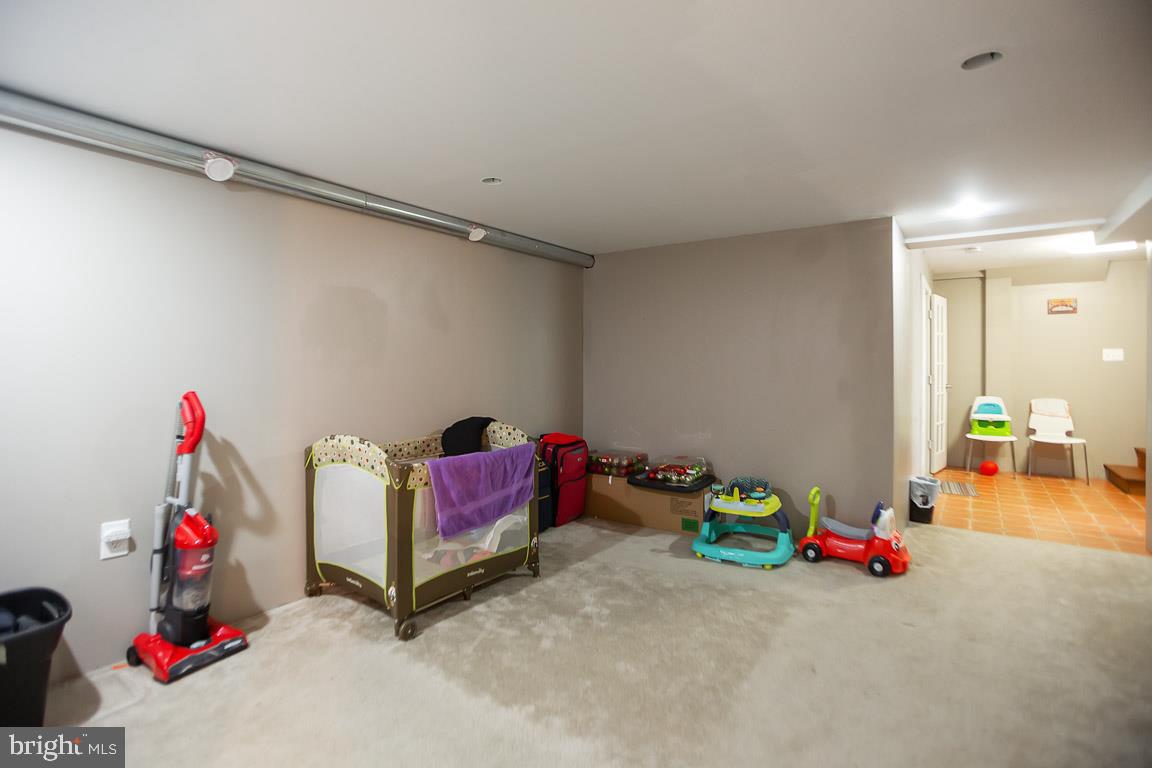 1300 Cresthaven Drive Silver Spring, MD 20903 - Photo 20 of 23 Gallery Image 20