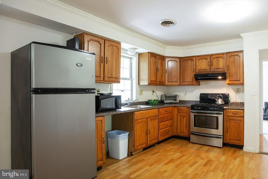1300 Cresthaven Drive Silver Spring, MD 20903 - Photo 4 of 23 Gallery Image 4