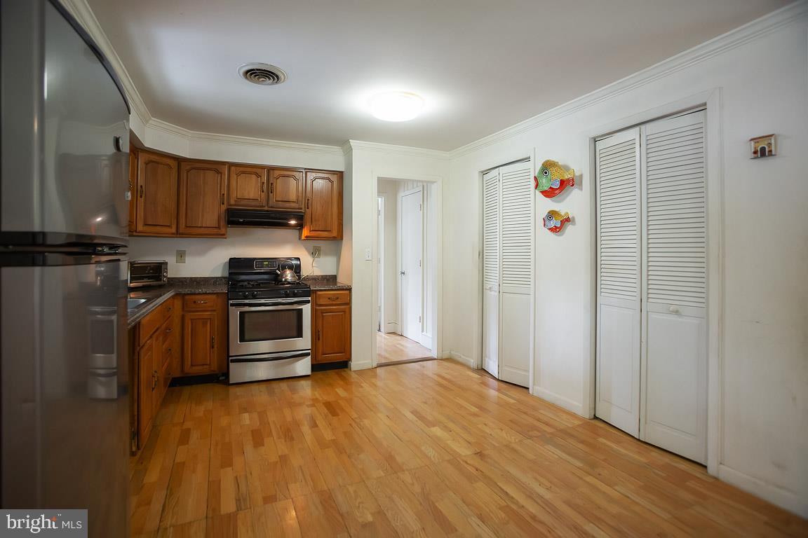 1300 Cresthaven Drive Silver Spring, MD 20903 - Photo 5 of 23 Gallery Image 5