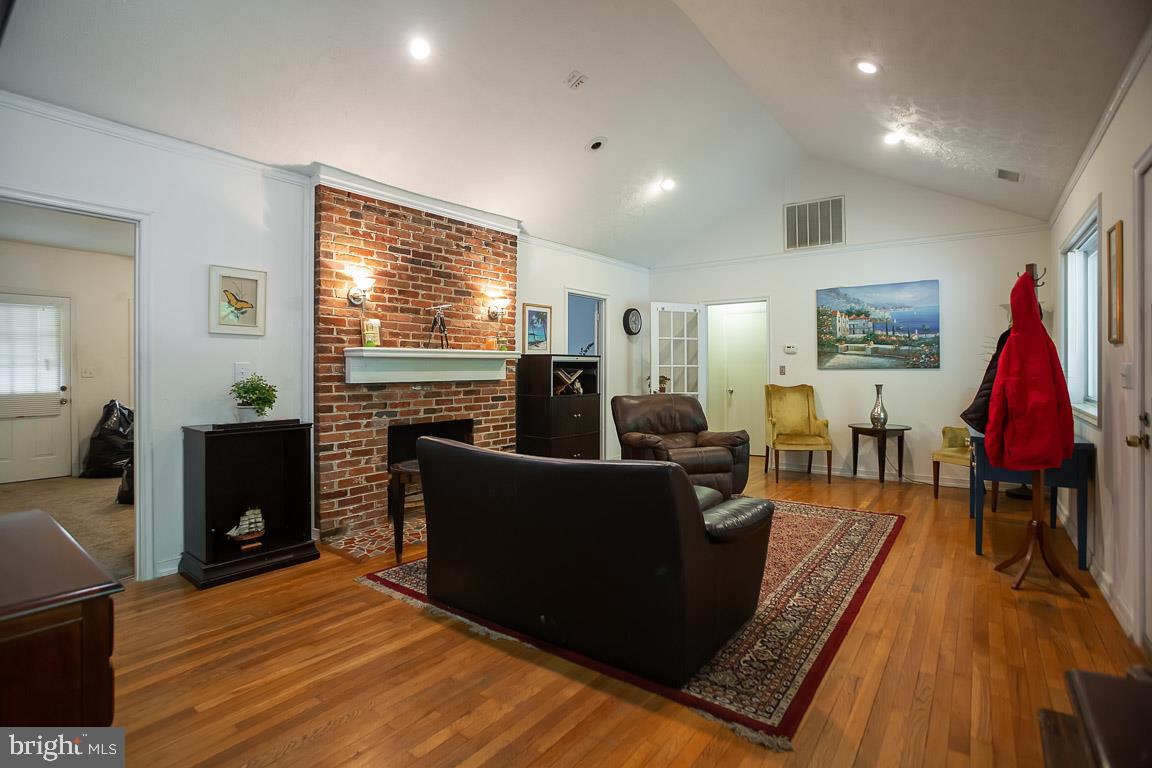 1300 Cresthaven Drive Silver Spring, MD 20903 - Photo 8 of 23 Gallery Image 8