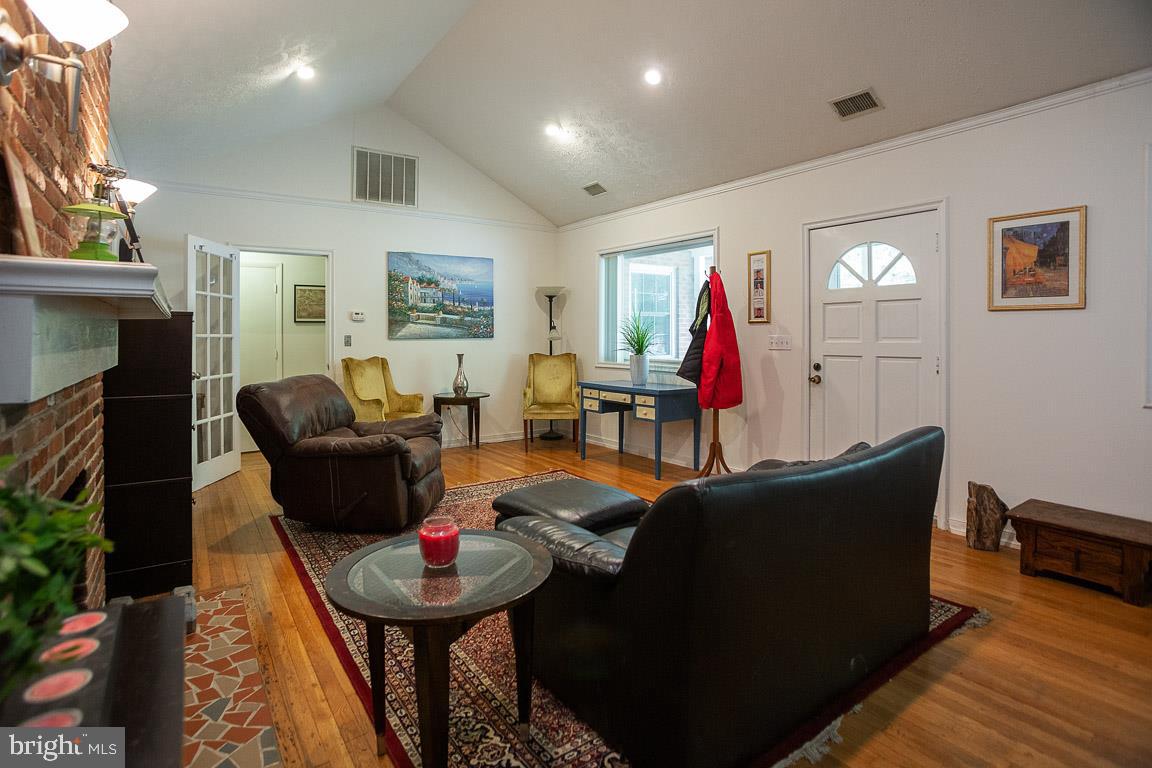 1300 Cresthaven Drive Silver Spring, MD 20903 - Photo 9 of 23 Gallery Image 9