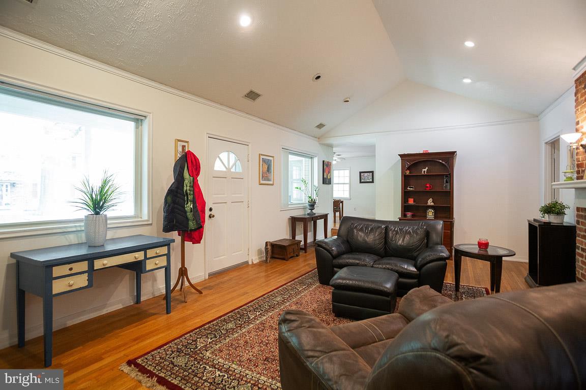 1300 Cresthaven Drive Silver Spring, MD 20903 - Photo 10 of 23 Gallery Image 10