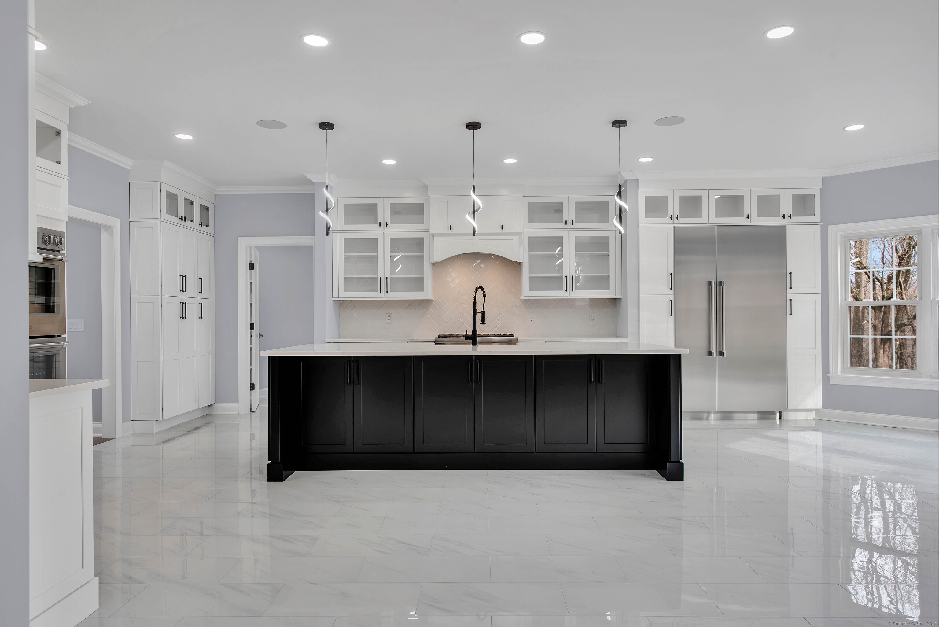 34 Fox Run Road Redding, CT 06896 - Photo 7 of 40 a living room with stainless steel appliances kitchen island granite countertop furniture