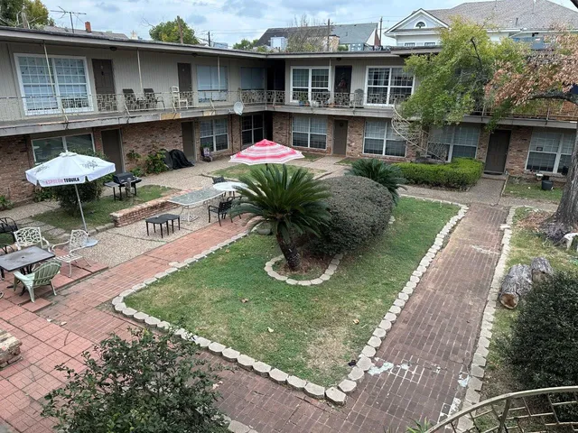 $950 | 820 West Alabama Street, Unit 1, Houston, TX 77006