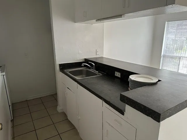 $950 | 820 West Alabama Street, Unit 1, Houston, TX 77006