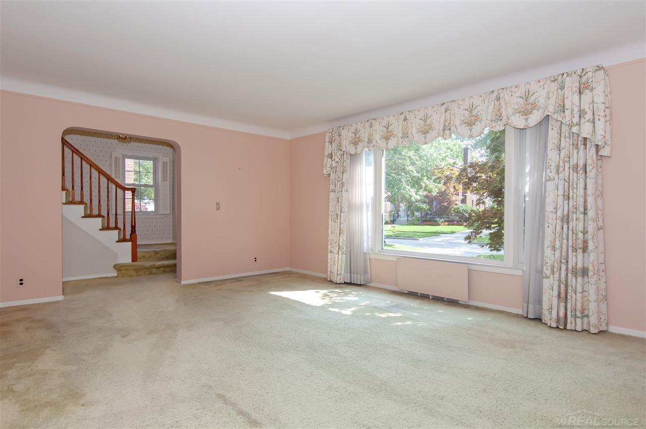 1676 Littlestone Road Grosse Pointe, MI 48236 - Photo 5 of 32 50052516-4.JPG