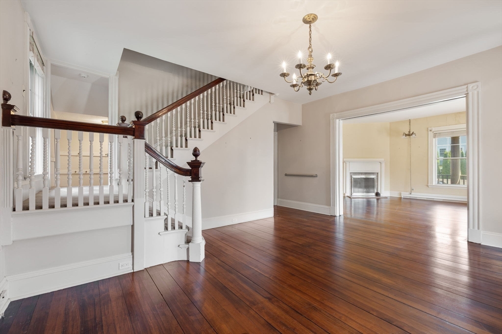 372 Ocean Avenue Marblehead, MA 01945 - Photo 2 of 29