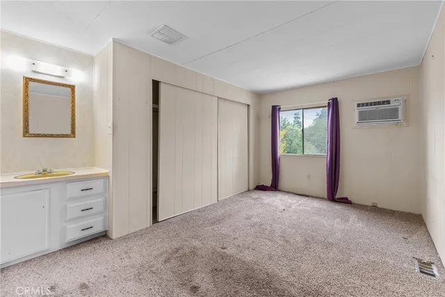 a view of livingroom with furniture