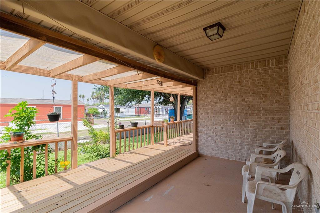 1717 Sun Street Mission, TX 78572 - Photo 2 of 19 a balcony with furniture