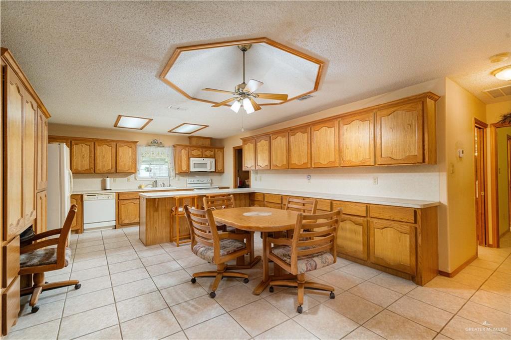 1717 Sun Street Mission, TX 78572 - Photo 5 of 19 a view of kitchen with breakfast area