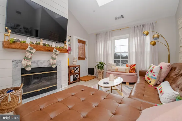 $284,990 | 2322 Falls Gable Lane, Unit B, Baltimore, MD 21209