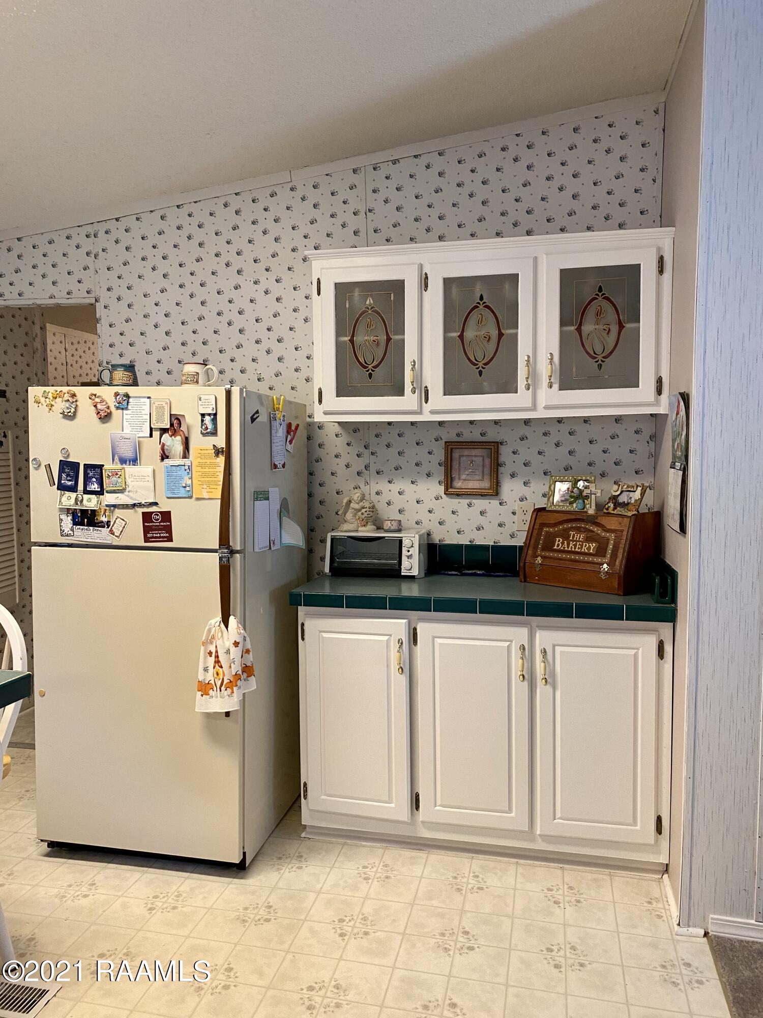 11308 Wesley Road Abbeville, LA 70510 - Photo 6 of 24 Bar area in kitchen