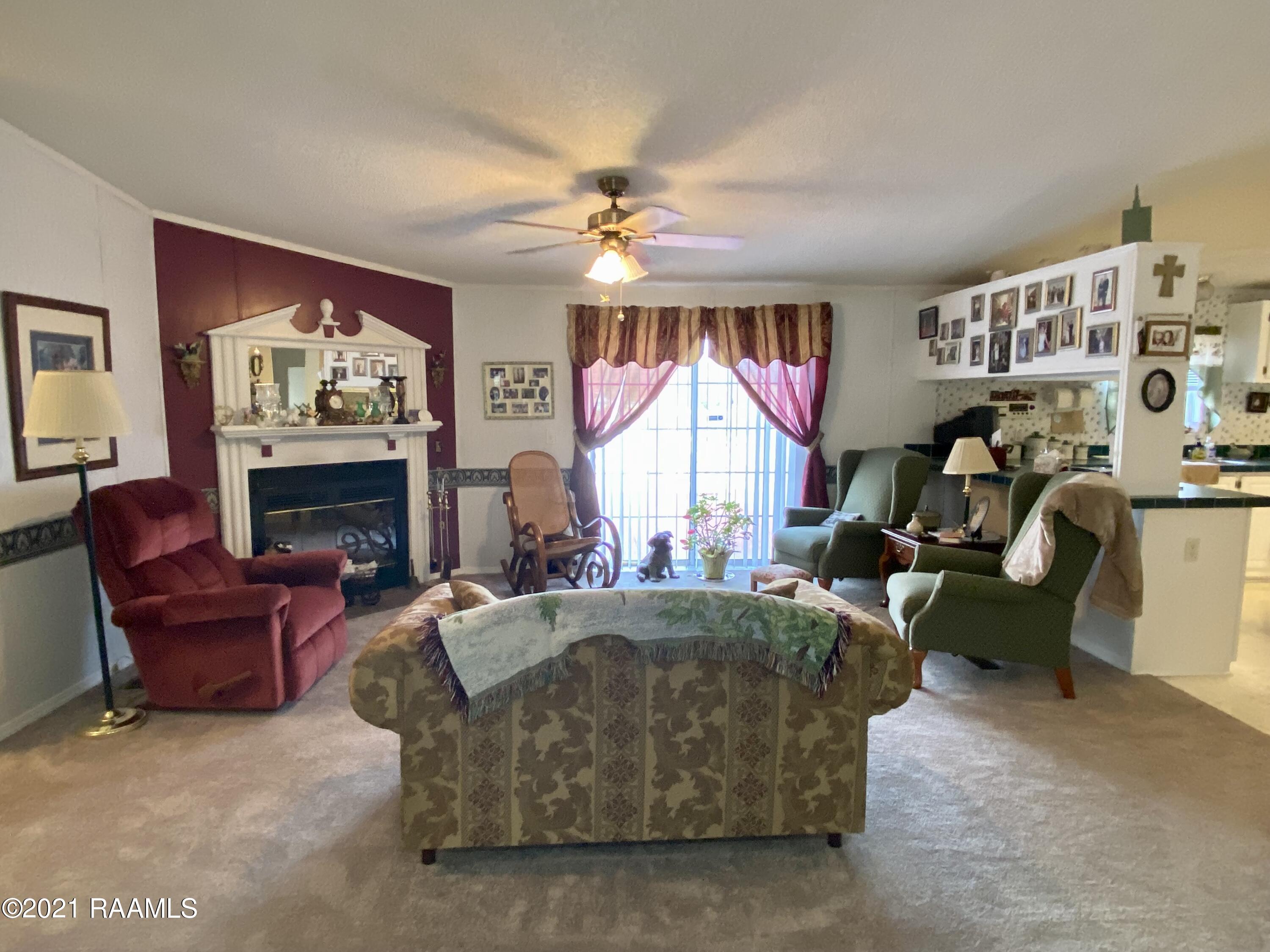 11308 Wesley Road Abbeville, LA 70510 - Photo 8 of 24 Living room