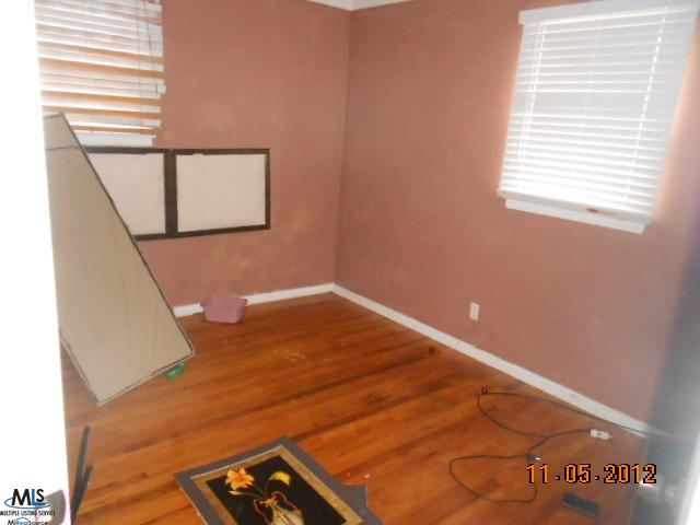 17044 Bell Eastpointe, MI 48021 - Photo 13 of 20 31125717-12.JPG