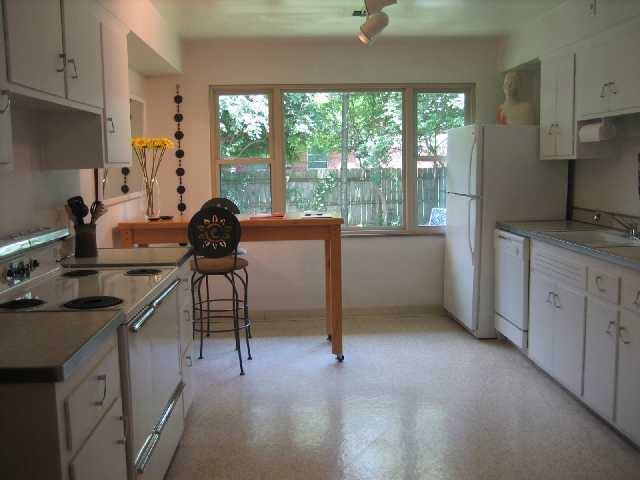 2896 Welsford Road Columbus, OH 43221 - Photo 7 of 12