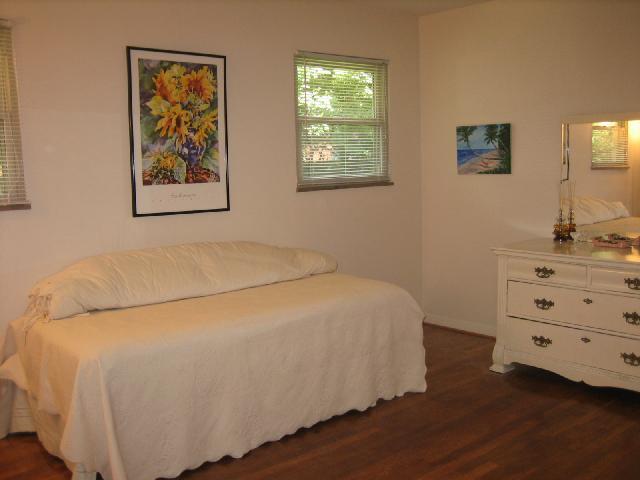 2896 Welsford Road Columbus, OH 43221 - Photo 9 of 12