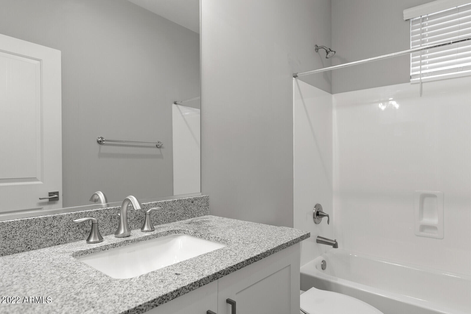 2245 North Dayton Street, Unit 5 Phoenix, AZ 85006 - Photo 23 of 26 Guest Bath