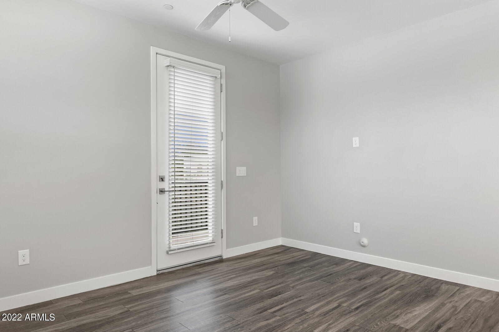 2245 North Dayton Street, Unit 5 Phoenix, AZ 85006 - Photo 9 of 26 Living Room2
