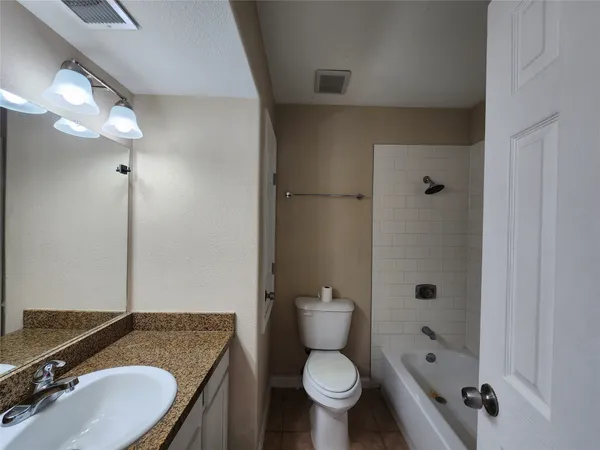 $1,075 | 17401 Red Oak Drive, Unit 100, Houston, TX 77090