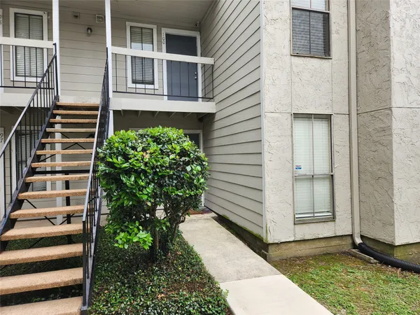$1,075 | 17401 Red Oak Drive, Unit 100, Houston, TX 77090