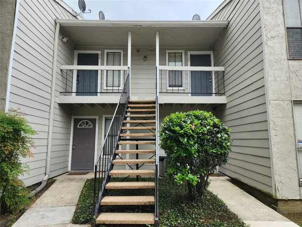 $1,075 | 17401 Red Oak Drive, Unit 100, Houston, TX 77090