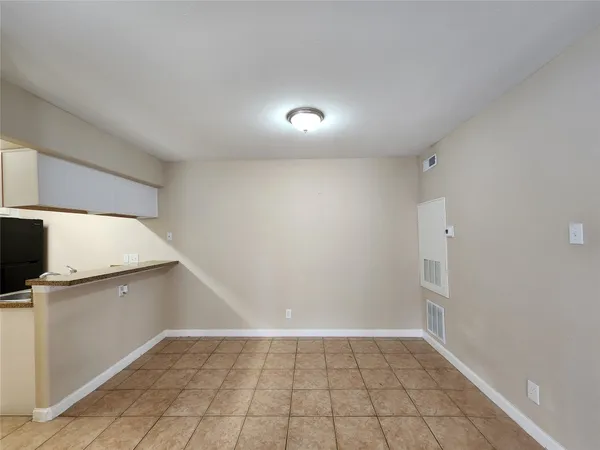 $1,075 | 17401 Red Oak Drive, Unit 100, Houston, TX 77090