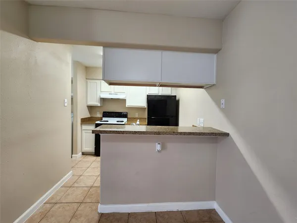 $1,075 | 17401 Red Oak Drive, Unit 100, Houston, TX 77090