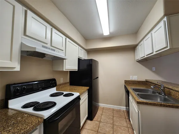 $1,075 | 17401 Red Oak Drive, Unit 100, Houston, TX 77090