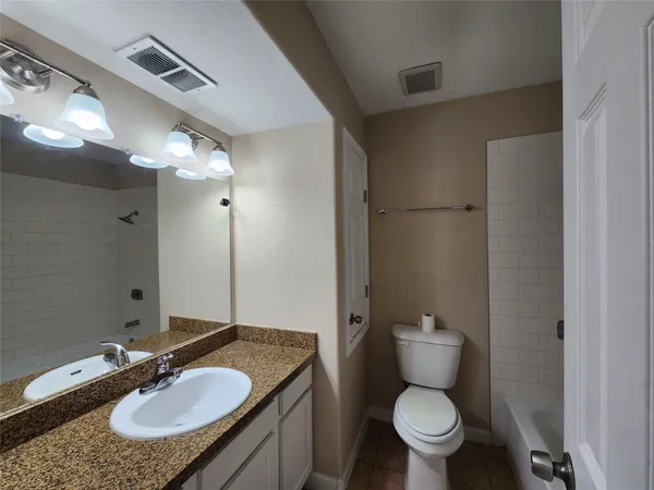 $1,075 | 17401 Red Oak Drive, Unit 100, Houston, TX 77090