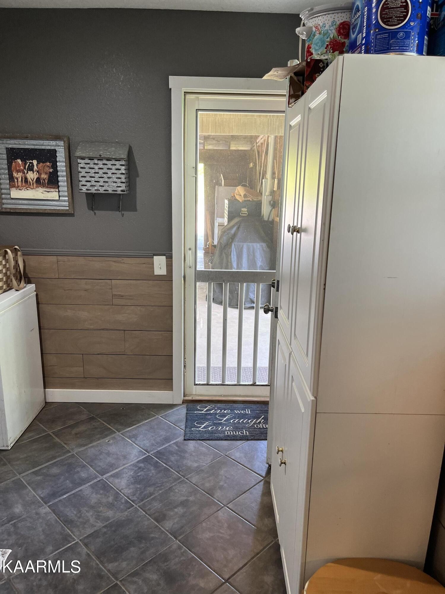 4700 Sunnyside Road Philadelphia, TN 37846 - Photo 15 of 48 a view of a door and a window in a room