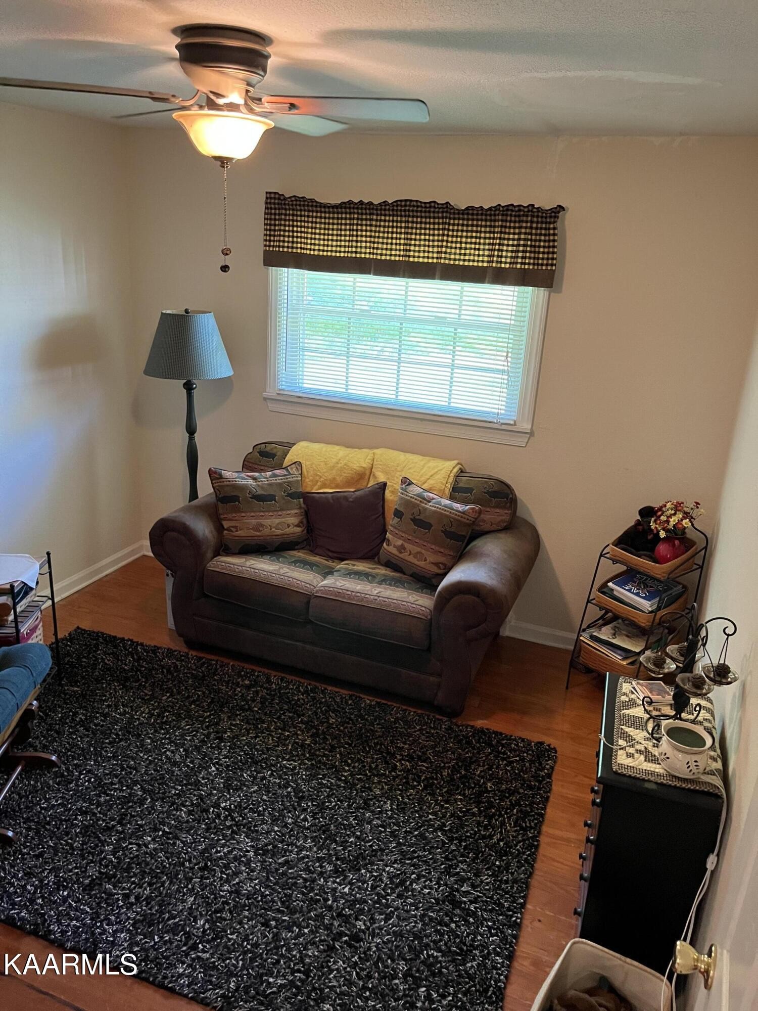 4700 Sunnyside Road Philadelphia, TN 37846 - Photo 22 of 48 a living room with furniture and a window