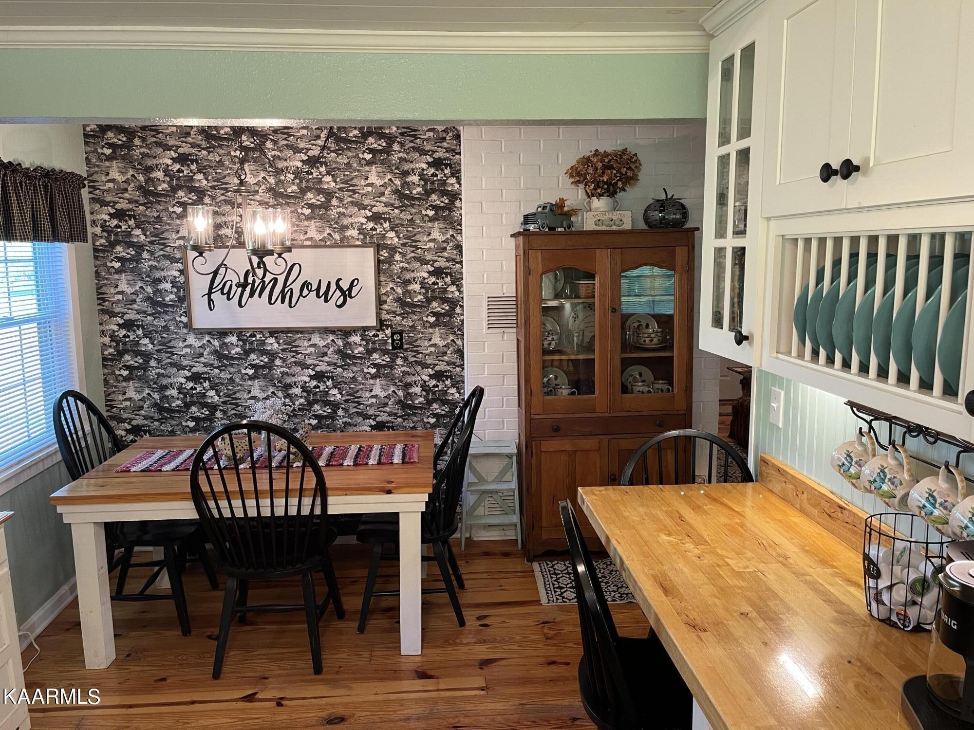 4700 Sunnyside Road Philadelphia, TN 37846 - Photo 7 of 48 a view of a dining room with furniture and wooden floor