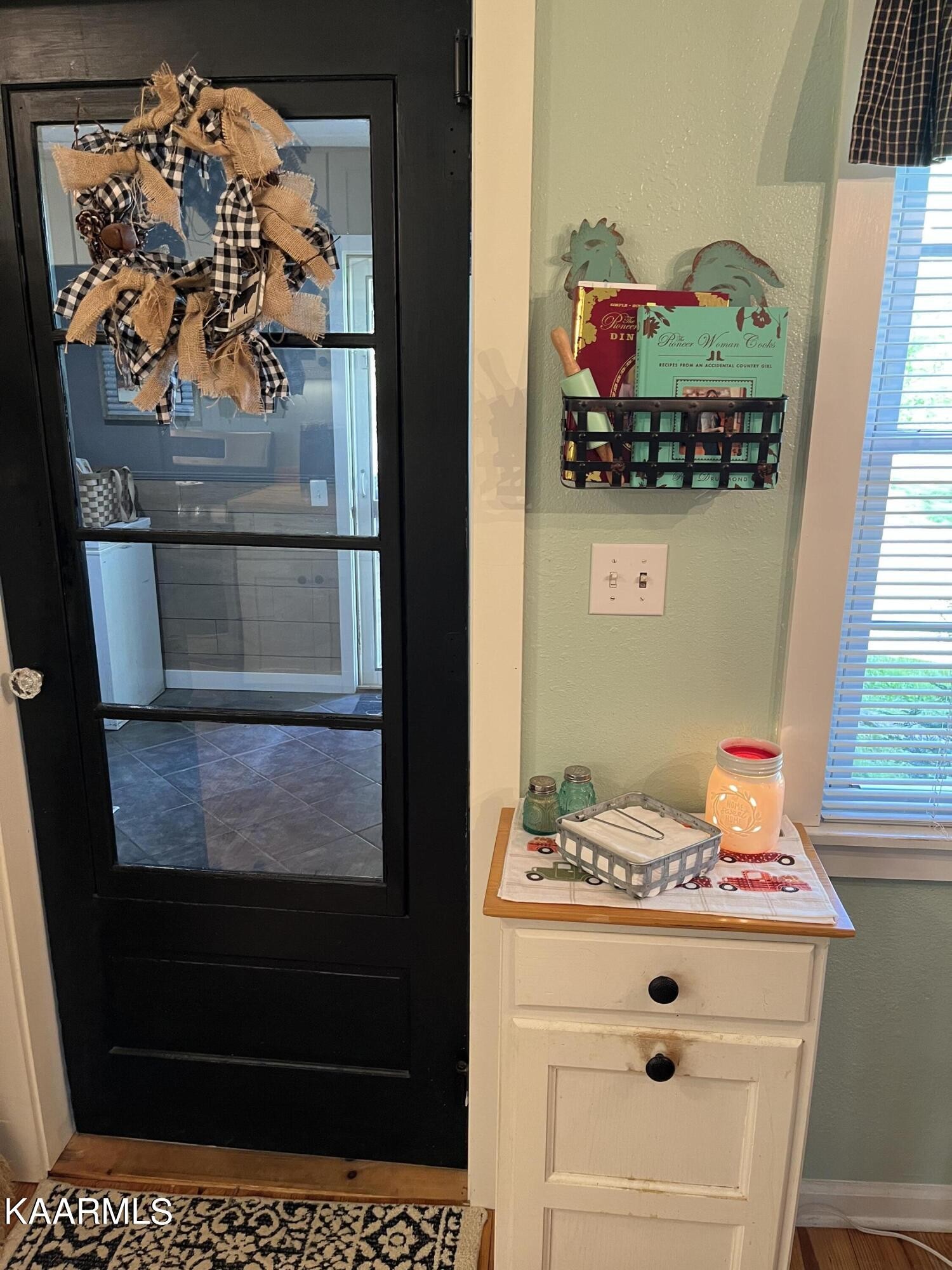 4700 Sunnyside Road Philadelphia, TN 37846 - Photo 10 of 48 a bathroom with a sink and a mirror