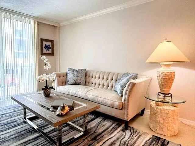 $2,800 | 125 South Ocean Avenue, Unit 207 | Palm Beach Shores
