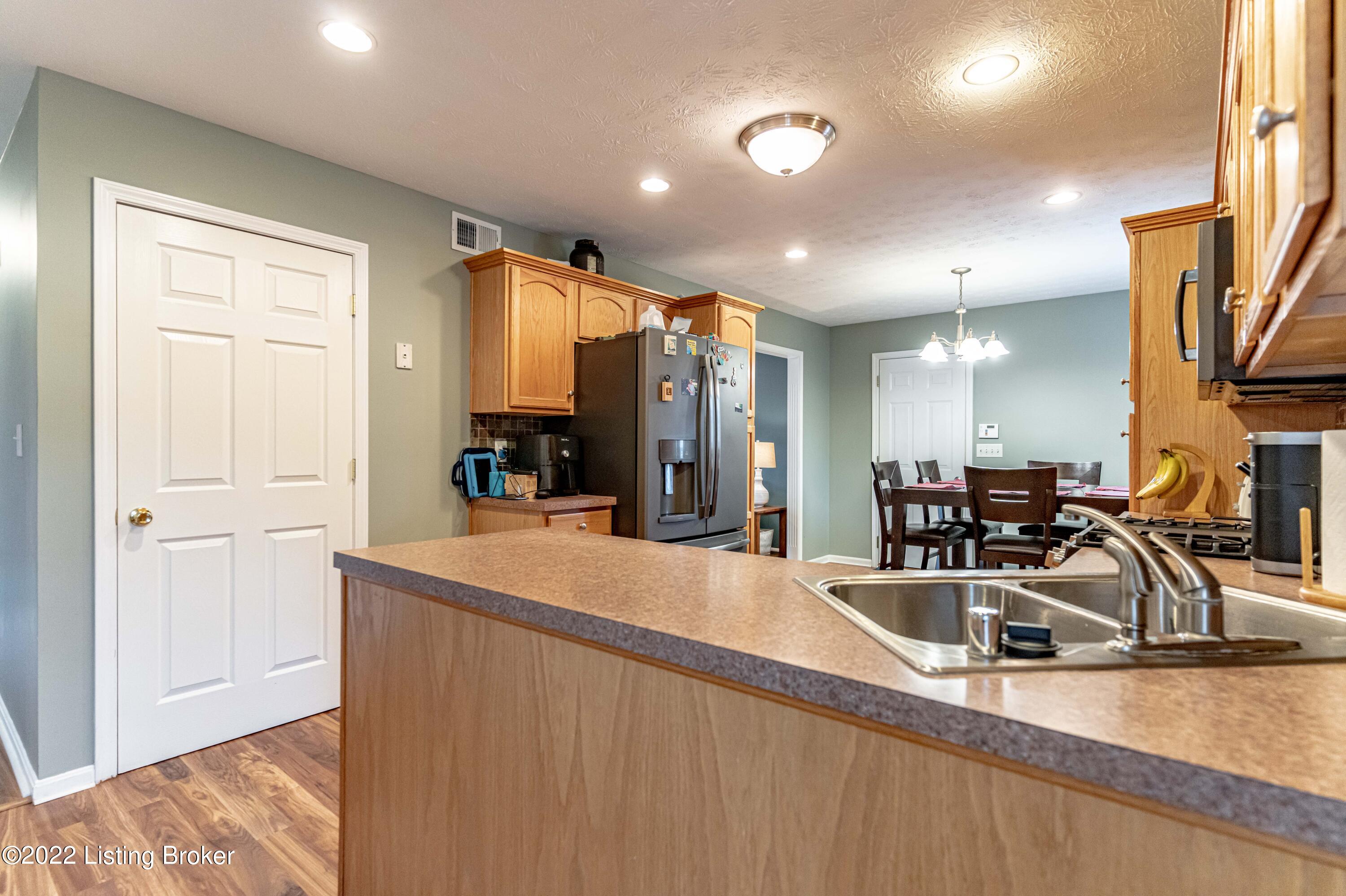 6903 Barbrook Road Louisville, KY 40258 - Photo 15 of 81 DSC02619