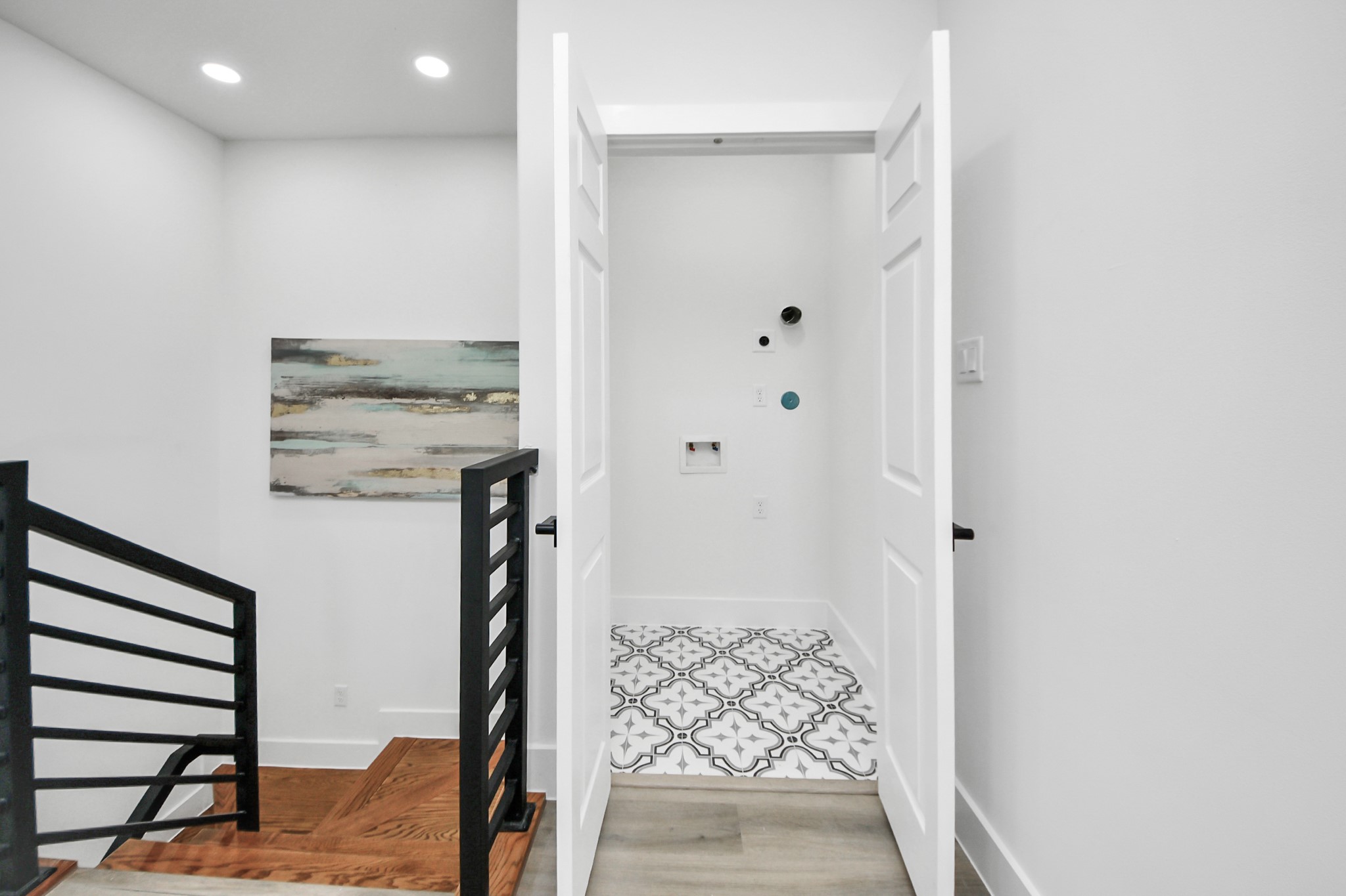 9305 Jutland Road Houston, TX 77033 - Photo 18 of 41 a view of livingroom with furniture