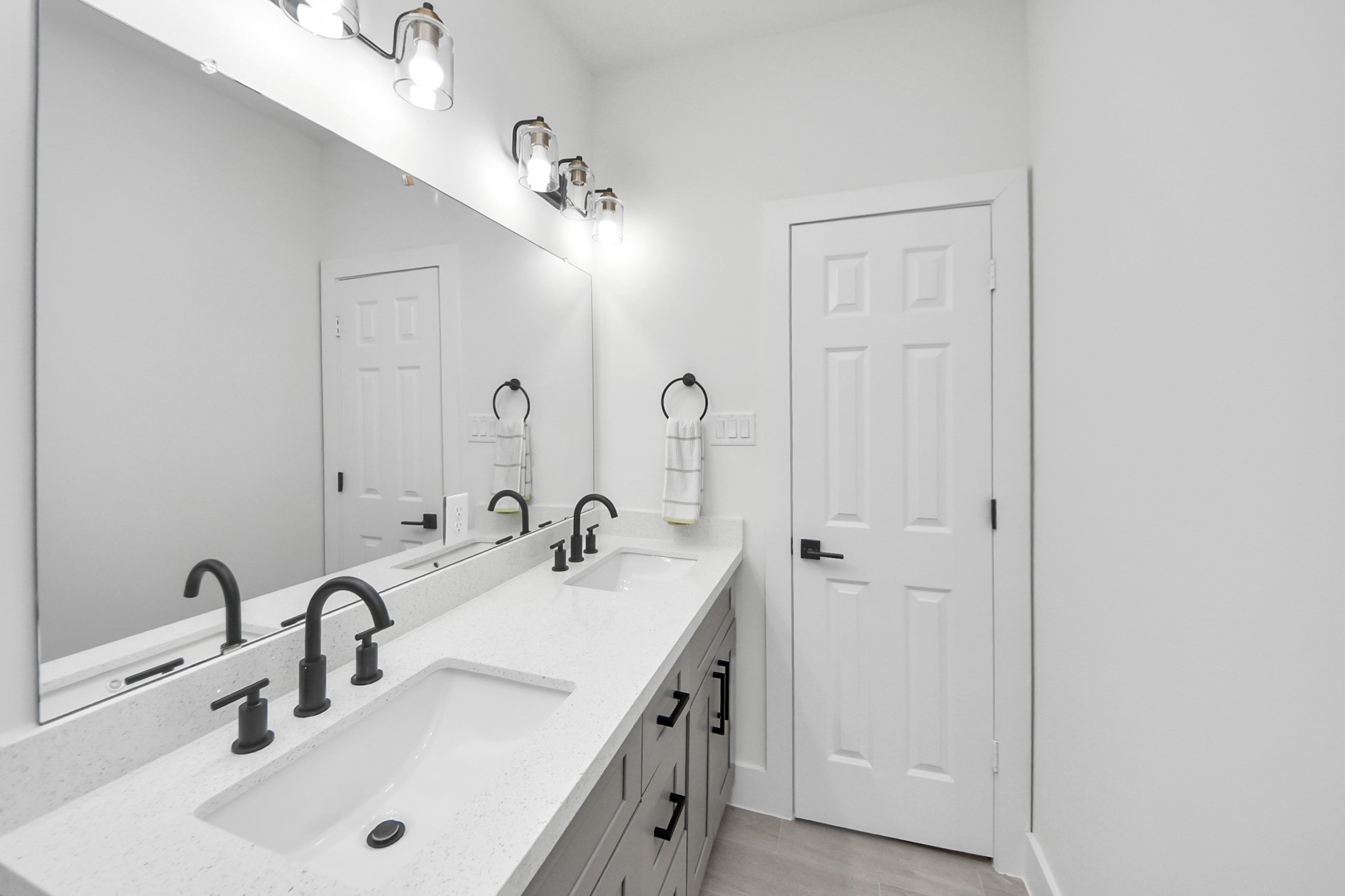 9305 Jutland Road Houston, TX 77033 - Photo 32 of 41 a bathroom with double vanity sink and a mirror