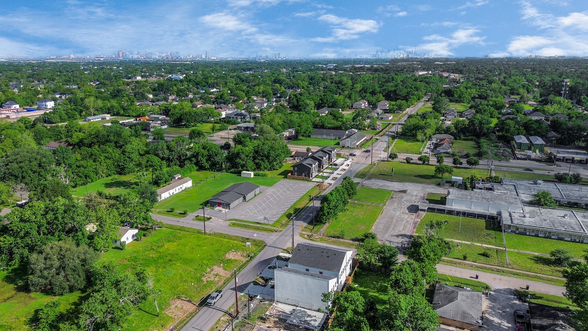 9305 Jutland Road Houston, TX 77033 - Photo 38 of 41 an aerial view of a house with a garden
