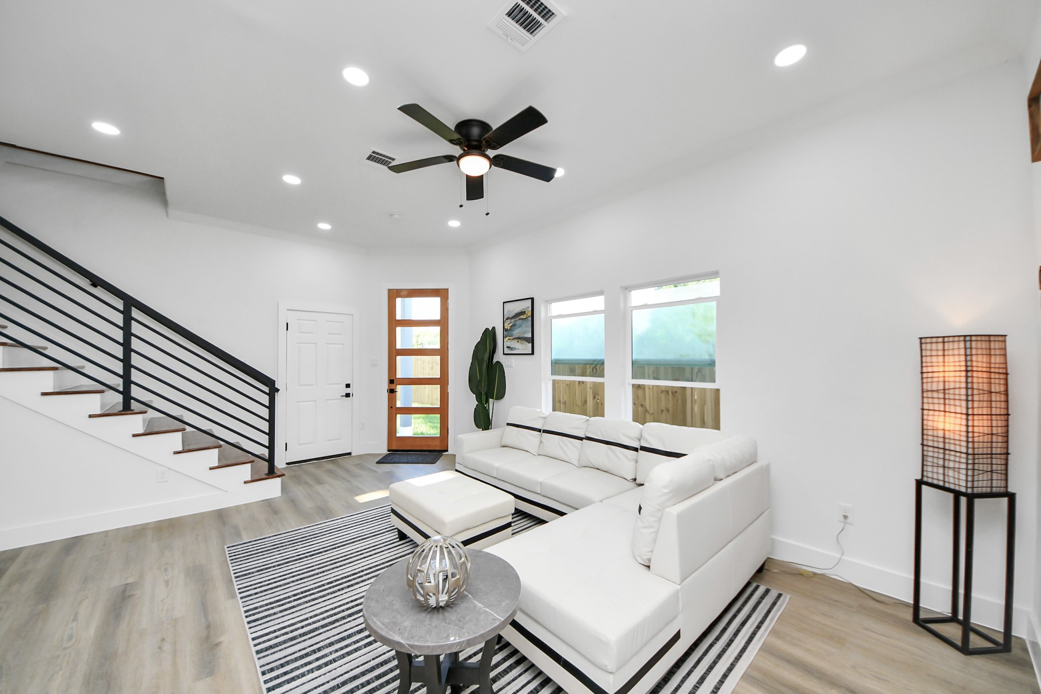 9305 Jutland Road Houston, TX 77033 - Photo 4 of 41 a living room with furniture
