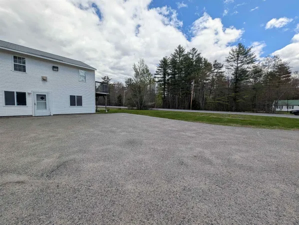 $1,825 | 425 Carl Broggi Highway, Unit 1, Lebanon, ME 04027