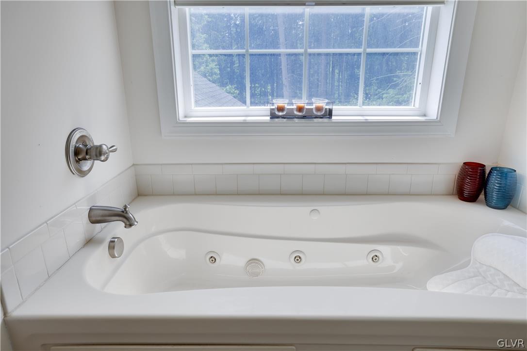 625 Buckle Boot Road Henryville, PA 18332 - Photo 27 of 40 a bathroom with a bathtub