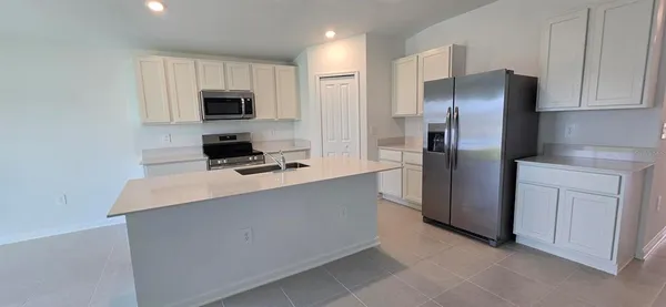 $2,100 | 2810 Whitaker Point Rd Lake, Haines City, FL 33844