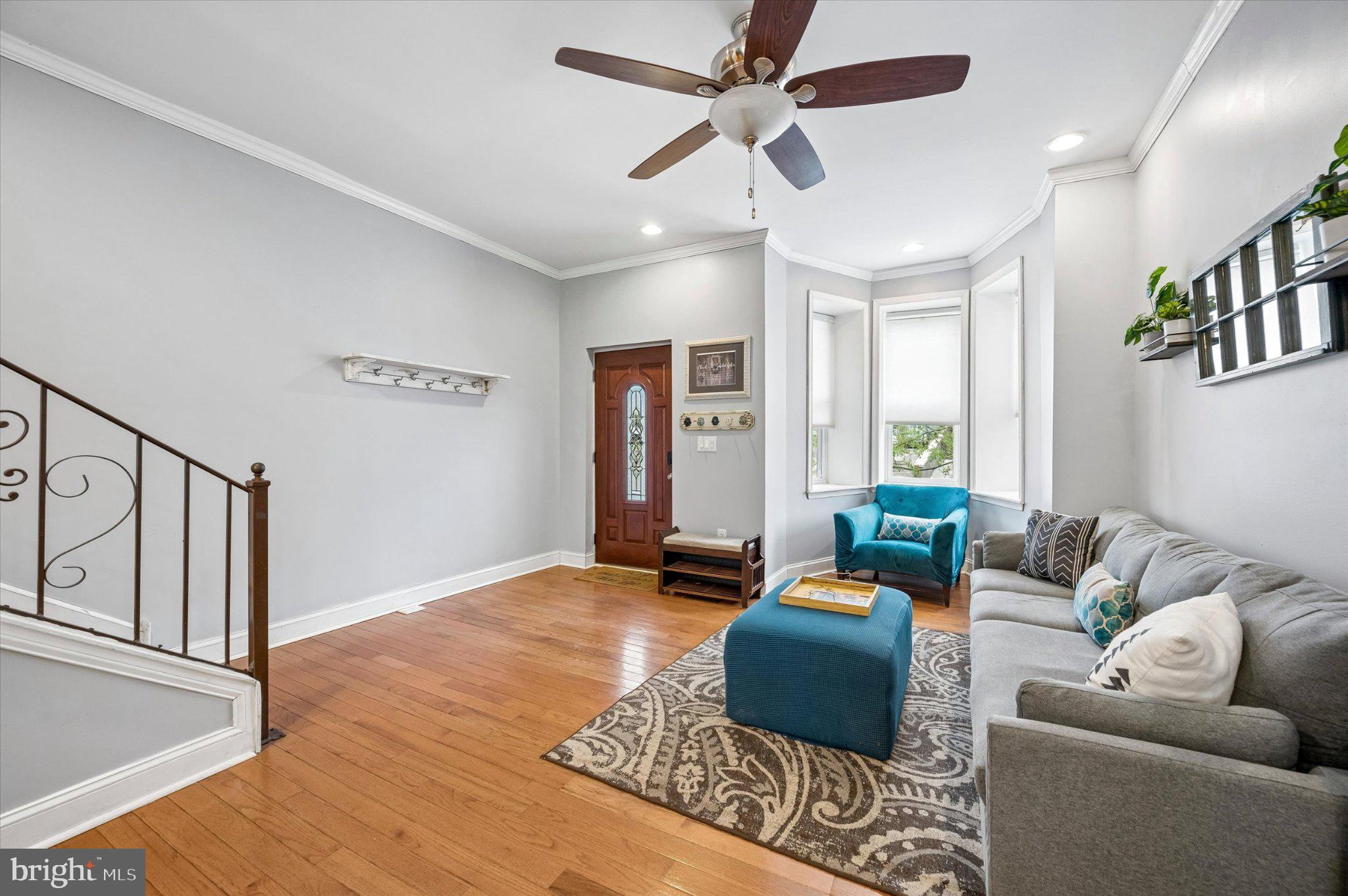 516 High Street Philadelphia, PA 19144 - Photo 4 of 31 Bright and inviting living space.