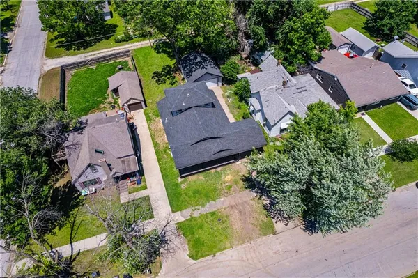 $159,900 | 1110 West 3rd Street, Coffeyville, KS 67337