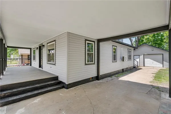 $159,900 | 1110 West 3rd Street, Coffeyville, KS 67337