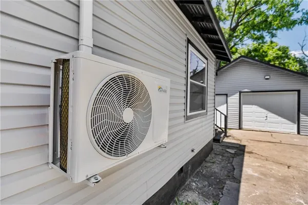 $159,900 | 1110 West 3rd Street, Coffeyville, KS 67337