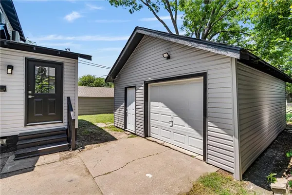 $159,900 | 1110 West 3rd Street, Coffeyville, KS 67337