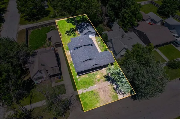 $159,900 | 1110 West 3rd Street, Coffeyville, KS 67337