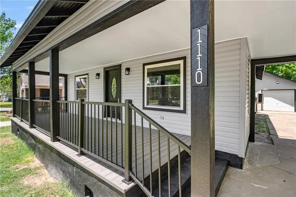 $159,900 | 1110 West 3rd Street, Coffeyville, KS 67337