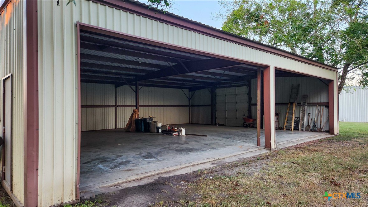 847 Oliver Road Victoria, TX 77904 - Photo 30 of 47 Shop with concrete floor